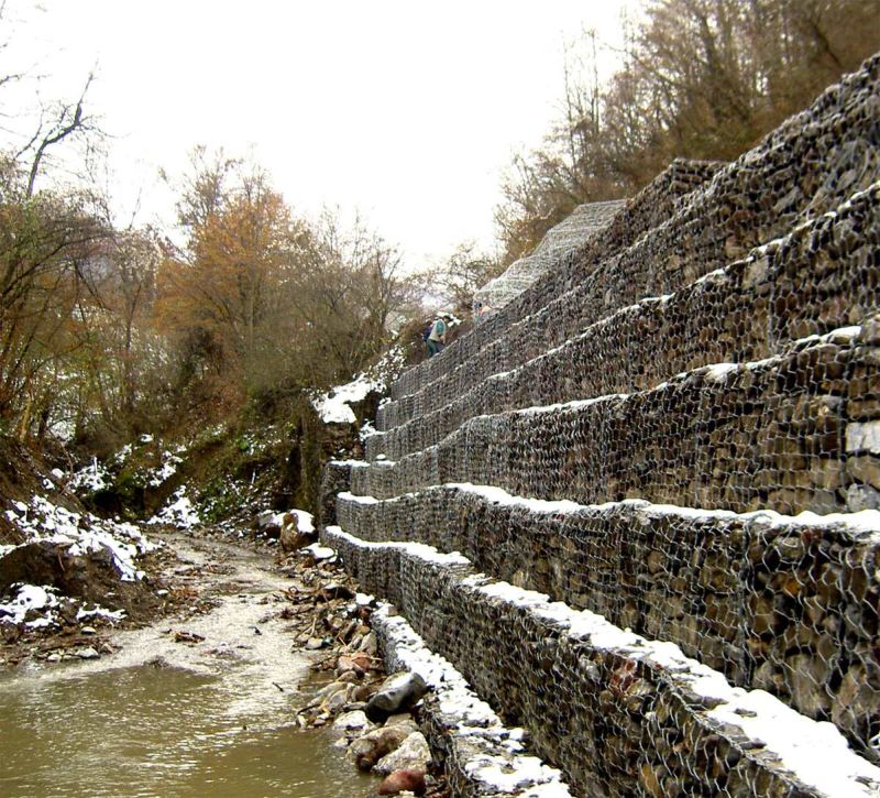 Заштитни зид у Ракитској реци